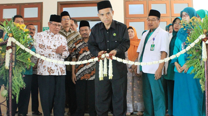 Ketua PCNU Kabupaten Ponorogo, fatchul Azis meresmikan Ruang VIP dan VVIP RSU Muslimat Ponorogo