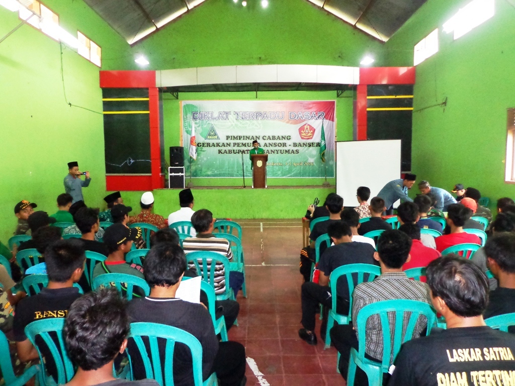 Ketua GP. Ansor Banyumas Tantowi S.Pd.I saat membuka pendidikan dan pelatihan dasar kader Ansor dan Banser, di Kelurahan Pasir Kidul Kecamatan Purwokerto Barat, Jum'at (1/4) kemarin.