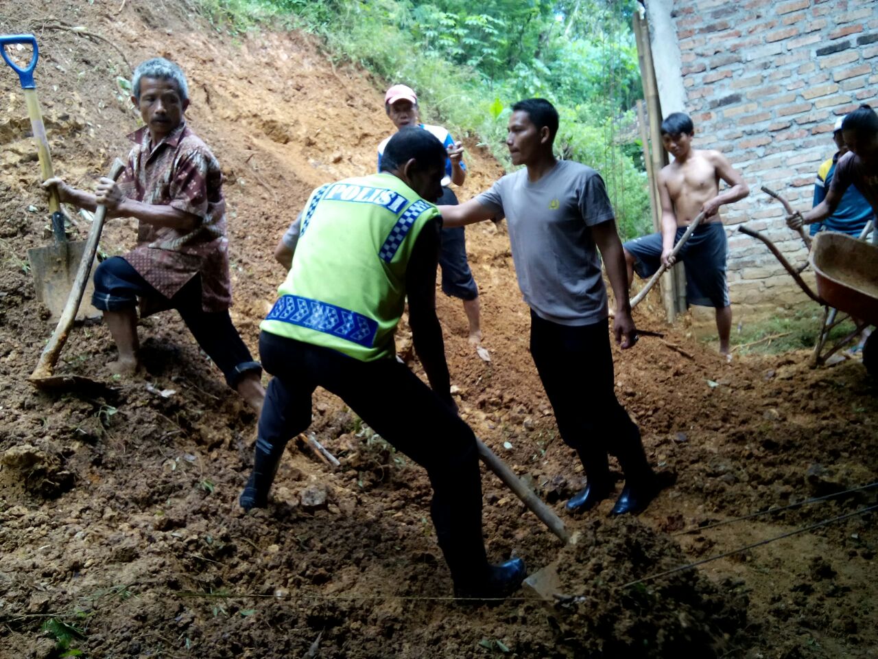 Bencana alam menerjang Desa Baosan Lor, Kecamatan Ngrayun, Ponorogo. (Muh Nurcholis)