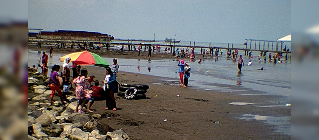 Salah satu sudut Pantai Alam Indah,Tegal (foto : Darojat)