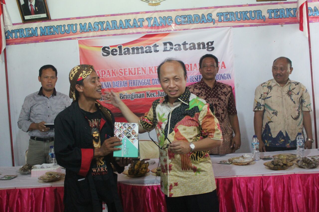 Kunjungan Sekjek Kemendes dan PDDT, Anwar Sanusi ke Desa Bringinan, Kecamatan Jambon, Kabupaten Ponorogo (FOTO : MUH NURCHOLIS)