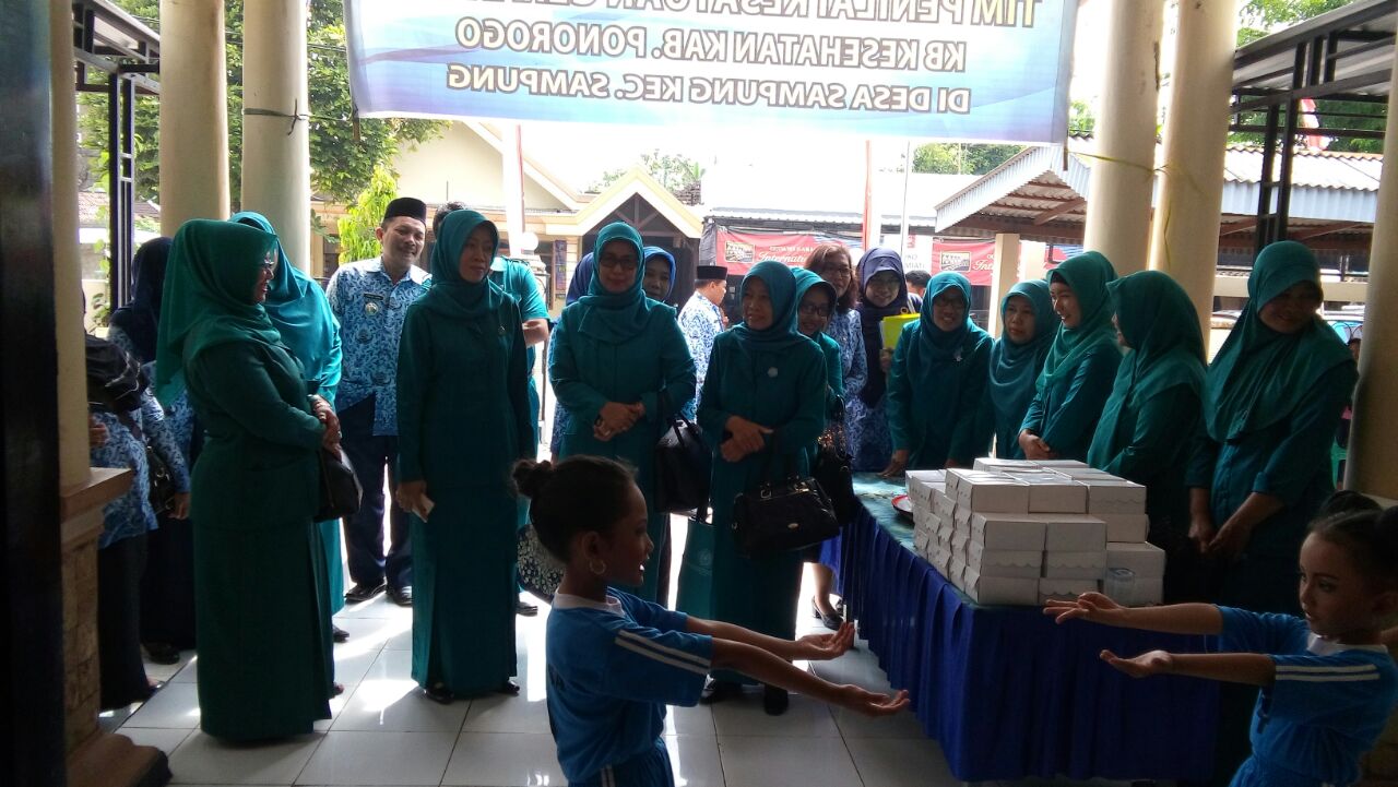 Kunjungan Tim Penggerak PKK Kabupaten Ponorogo ke Desa Sampung, Kecamatan Samping, Ponorogo. (FOTO : MUH NURCHOLIS)