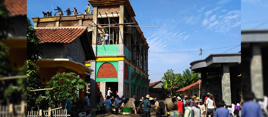 Warga RW 03 Desa Randusari Bergotong-Royong Membangun Masjid 