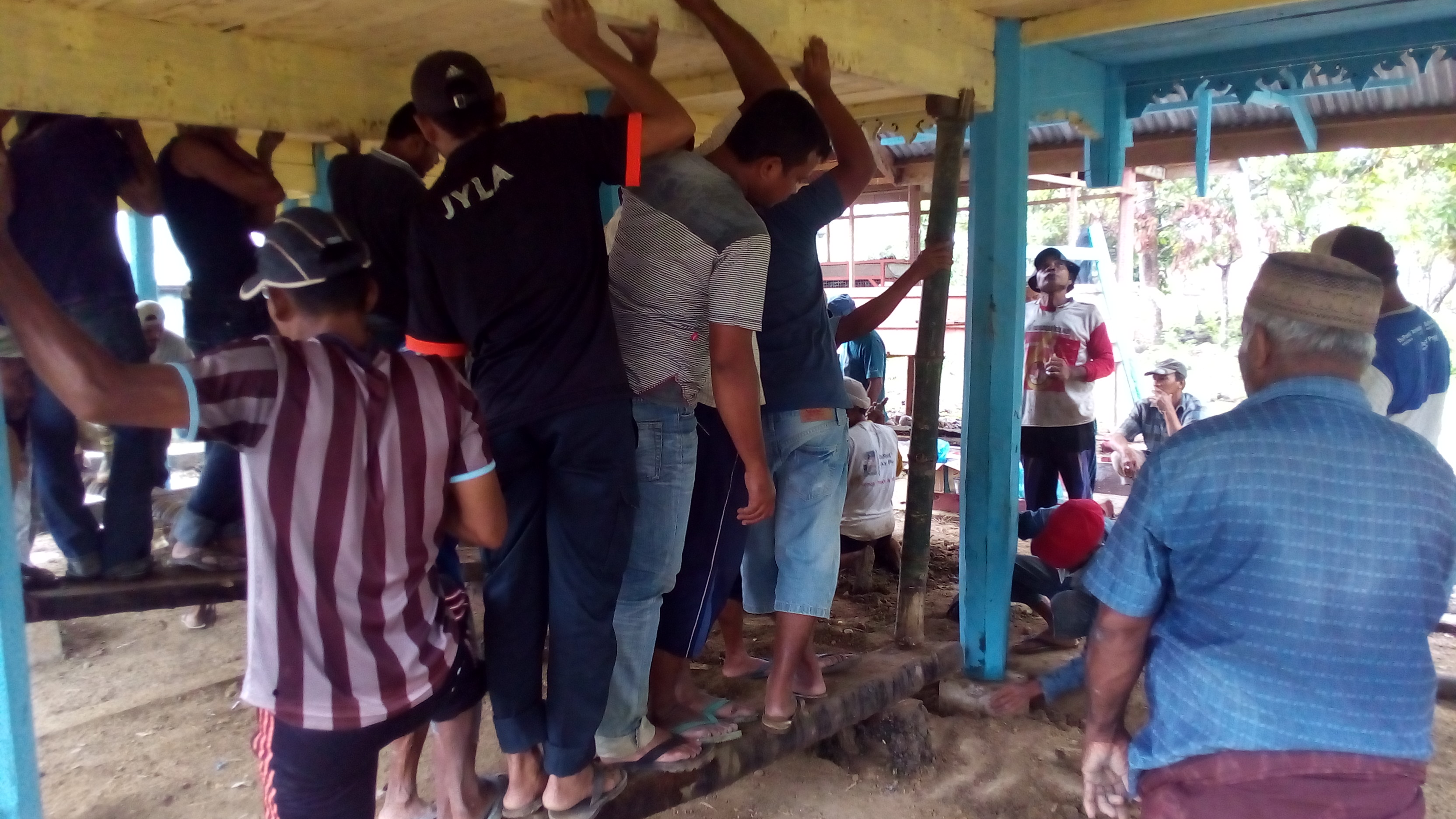 Suasana Gotong Royong di Gampong Cot Baroh