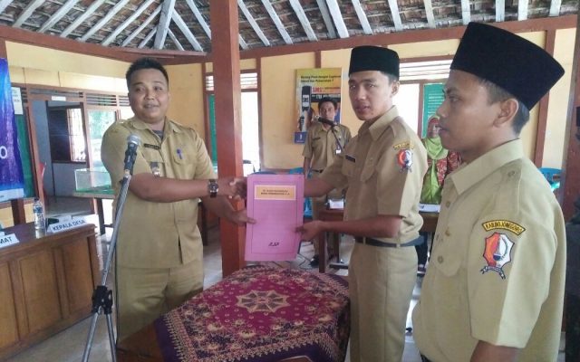 Pelantikan Perangkat Desa Baru di Desa Sedahkidul