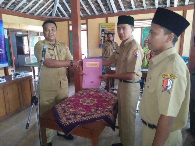 Pelantikan Perangkat Desa Baru di Desa Sedahkidul