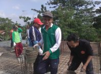 Ngecor Lantai Dua Gedung Sekolah