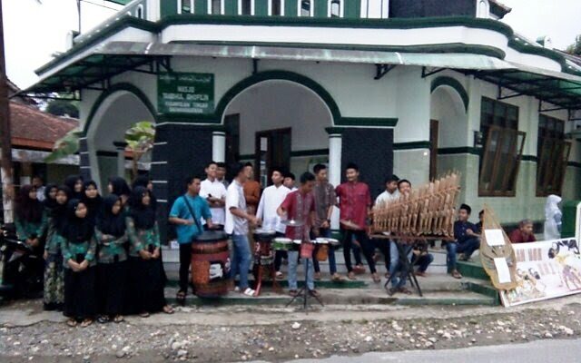 Pemuda dan pemudi Darmakradenan