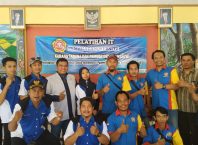 Karang Taruna Desa Manarwi Gelar Pelatihan Pembuatan Website Foto RTIK Pasuruan